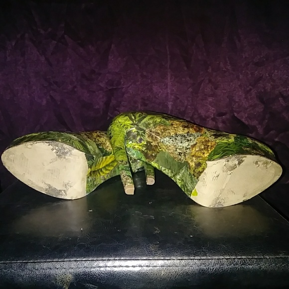 Size 7 420 Heels - Picture 7 of 8